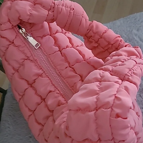 Quilted Soft Hobo Bag ❤️ - Picture 4 of 8